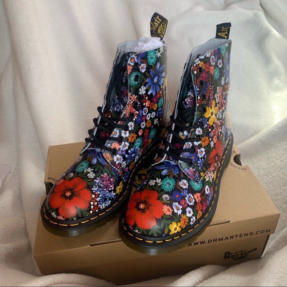 BRAND NEW Doc Martens 1460 Pascal Floral Boots